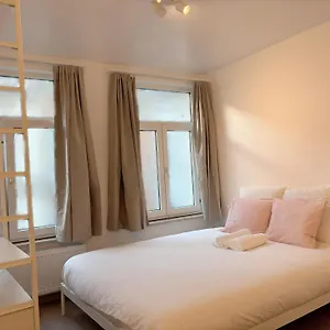  Quarto em Acomodações Particulares Benny's Centre